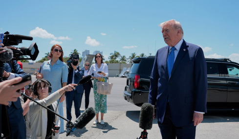 «Δεν το έχω καν σκεφτεί» λέει ο Τραμπ για το αν θα τερματίσει την εκεχειρία με το Ιράν και ζητά μια καλύτερη πρόταση