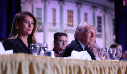 Οι πρώτες λέξεις που είπε η Μελάνια στον Τραμπ δευτερόλεπτα μετά τους πυροβολισμούς, δείτε βίντεο