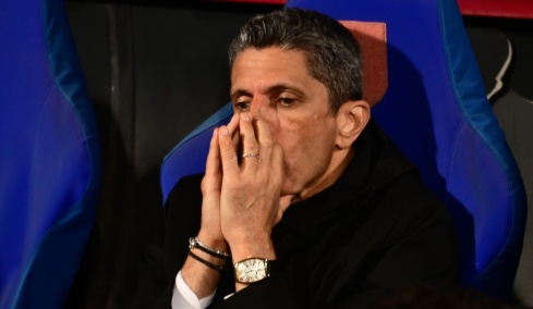 Σκασμένος ο Λουτσέσκου στη συνέντευξη τύπου: «Εγώ είμαι ο υπεύθυνος»