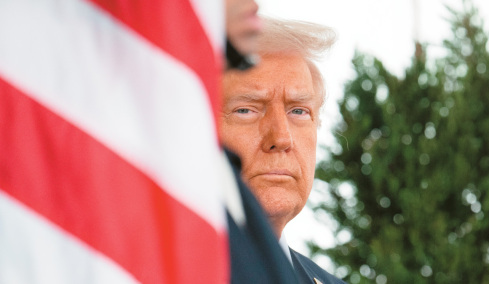 Ο Τραμπ εμφανίζεται επιφυλακτικός απέναντι στην πρόταση του Ιράν για τα στενά του Ορμούζ 