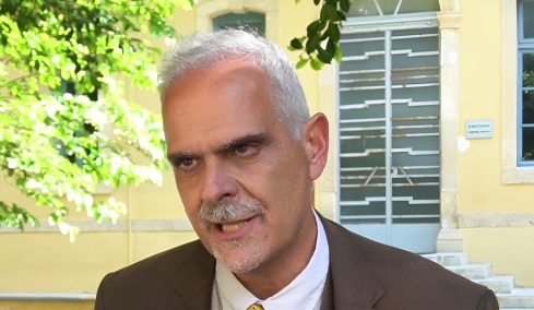 Ο ποινικολόγος Νίκος Ρουσόπουλος για τον ξυλοδαρμό του γιου του από κουκουλοφόρους στα Εξάρχεια: «Είναι σοκαρισμένος, ήταν στοχευμένη ενέργεια»