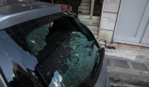 Άγιος Παντελεήμονας: Ηχητικό ντοκουμέντο από τη στιγμή που ο 29χρονος Παλαιστίνιος σε κατάσταση αμόκ σπάει 30 σταθμευμένα ΙΧ 