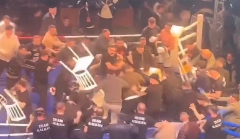 Χάος σε αγώνα πυγμαχίας στην Τραπεζούντα: Τούρκος μποξέρ βγήκε νοκ-άουτ από Ρώσο και ακολούθησε συμπλοκή στο ρινγκ, δείτε βίντεο 