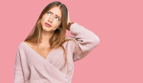 Τα κομπλιμέντα σας κάνουν να νιώθετε άβολα; Τι λέει η ψυχολογία γι’ αυτό