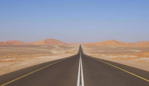 Ο μακρύτερος ευθύς δρόμος στον κόσμο: 240 χλμ χωρίς στροφή στην έρημο