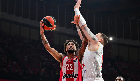 Ολυμπιακός - Μονακό 23-23 (Β' περίοδος): Μάχη πόντο πόντο η πρώτη μάχη των playoffs στο ΣΕΦ