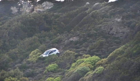 Τρόμος για μητέρα και παιδί στη Ρόδο: Ο εν διαστάσει σύζυγος προσπάθησε να ρίξει το αυτοκίνητό τους στον γκρεμό