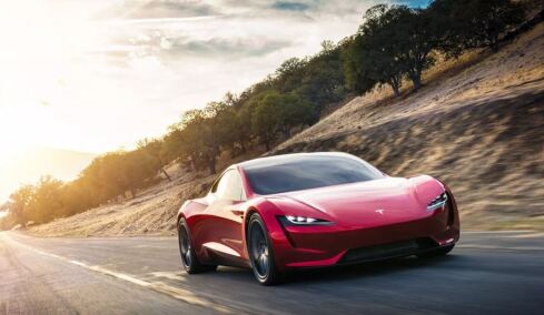 Έρχεται το τελευταίο κανονικό Tesla – Μετά τι;
