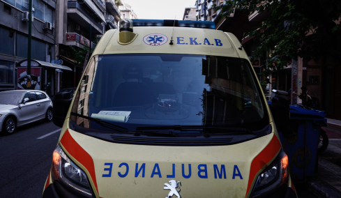 Καθηγήτρια σκοτώθηκε πέφτοντας από ταράτσα πολυκατοικίας στον Κολωνό: Ζούσε δύο χρόνια αφόρητη πίεση, καταγγέλλει ο σύζυγός της