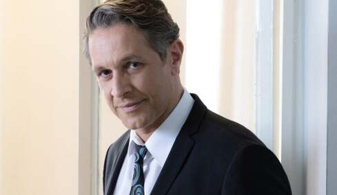 Αιμίλιος Χειλάκης: Καλοκαιρινή θεατρική επιστροφή με κωμωδία 