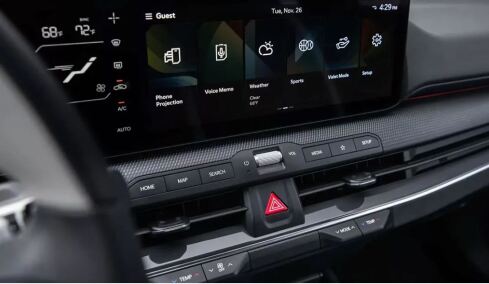 Γιατί οι αυτοκινητοβιομηχανίες επιστρέφουν στους φυσικούς διακόπτες;