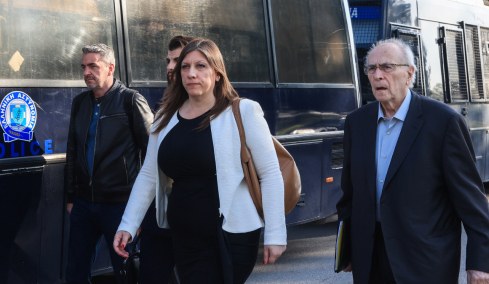 Δίκη για Τέμπη: Οι εντάσεις για τη δήλωση του Ελληνικού Δημοσίου και το νέο «λίφτινγκ» στην αίθουσα για επιπλέον 100 θέσεις