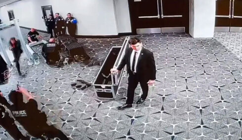 Η Washington Post αναλύει οπτικό υλικό από τη νύχτα της επίθεσης στον Τραμπ: Δεν υπάρχει ένδειξη ότι ο Άλεν πυροβόλησε τους μυστικούς πράκτορες