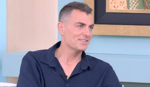 Στέλιος Χανταμπάκης για τη ζωή του στην Ισπανία: Με το που κλείνουν τα σχολεία έχουμε φύγει, δεν κάθομαι ούτε μισή ώρα παραπάνω
