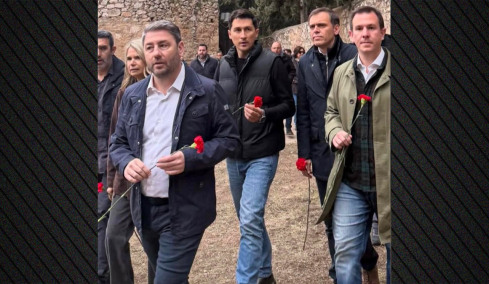 Ο Γεωργιάδης ανέβασε τη φωτό Ανδρουλάκη με κόκκινο γαρύφαλλο στην Καισαριανή και τρολάρει: Το κόμμα Τσίπρα έχει άμεσες επιπτώσεις