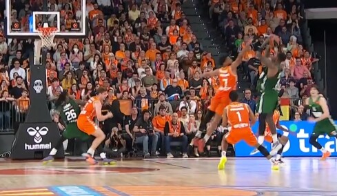 Βίντεο: Το buzzer beater του Χέιζ Ντέιβις που έφερε τον Παναθηναϊκό μία νίκη από το Final 4