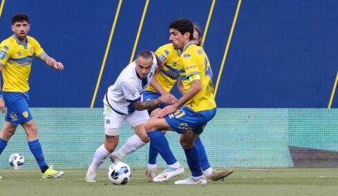 Η Κηφισιά νίκησε 1-0 στο Αγρίνιο, αγκάλιασε την παραμονή και έβαλε σε μπελάδες τον Παναιτωλικό, δείτε το γκολ