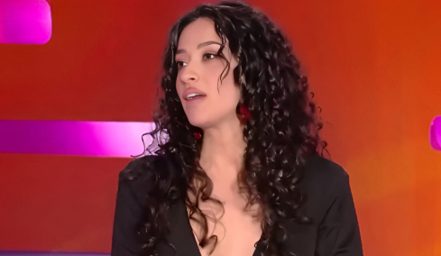 Ιωάννα Στρίγγα: Η performer που έχει γίνει viral με το τουμπερλέκι της ξεκίνησε τις εμφανίσεις «για πλάκα»