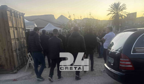  «Παιδί μου δε σε γλίτωσα»: Σπαρακτικές στιγμές στο σπίτι του 21χρονου Νικήτα στην Κρήτη