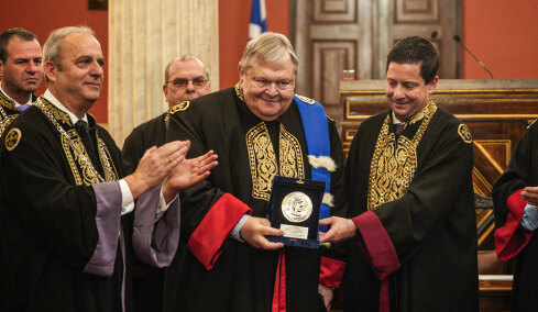Επίτιμος διδάκτορας της Νομικής Σχολής του ΕΚΠΑ αναγορεύτηκε ο Ευάγγελος Βενιζέλος - Ποιοι πήγαν στην τελετή, η ομιλία του, δείτε βίντεο