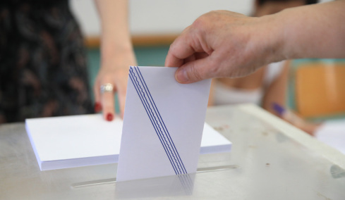 Δύο νέες δημοσκοπήσεις δείχνουν διπλάσιο ποσοστό για την ΝΔ, ακούνητη η βελόνα του ΠΑΣΟΚ, άνοδος Τσίπρα, πτώση Καρυστιανού