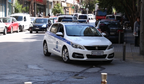 Δύο διαρρήκτες «μπούκαραν» σε σπίτι στην Καλλιθέα, ο ένοικος ήταν μέσα, συνεπλάκη μαζί τους, συνελήφθησαν και οι τρεις
