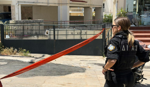 Ζήτησαν τα κλειδιά της ταράτσας και μέσα σε δευτερόλεπτα έπεσαν, λέει γειτόνισσα για τις δύο 17χρονες στην Ηλιούπολη