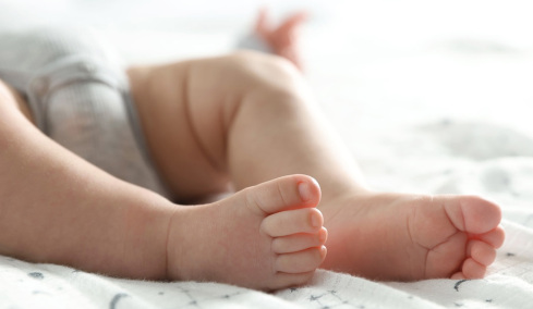 Η 38χρονη Γερμανίδα ισχυρίζεται ότι το βρέφος στην Κυψέλη είναι δικό της - Για «πολλή βρωμιά και κλειστές πόρτες» μιλούν οι γείτονες