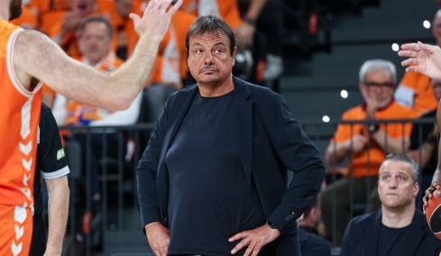 Ο Παναθηναϊκός που επιστρέφει με σκυμμένο το κεφάλι από την Βαλένθια και μια σχέση σε κρίση με τον Αταμάν