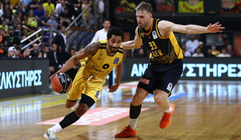 Άρης - ΑΕΚ 90-81: Οι Θεσσαλονικείς ισοφάρισαν τη σειρά και την έστειλαν σε τρίτο ματς, δείτε βίντεο 