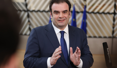 Το νέο στοίχημα Πιερρακάκη για το χρέος
