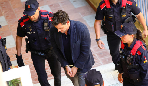 Τα στοιχεία που στριμώχνουν τον Τζόναθαν Άντικ της Mango για τον θάνατο του πατέρα του: Το χαμένο κινητό, το στρογγυλό σημάδι και η αλλαγή διαθήκης 
