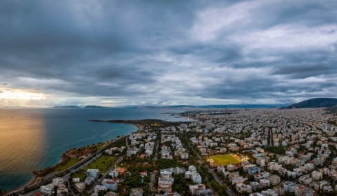 Στο πόδι οι αρχές για τη μυστηριώδη οσμή στα νότια προάστια: Πλήθος σεναρίων, αλλά χωρίς απαντήσεις για την προέλευση