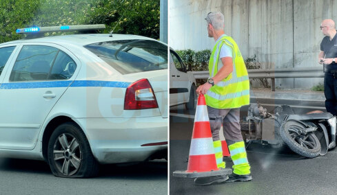 ΕΛΑΣ για το δυστύχημα στην Αττική Οδό: Η μηχανή έπεσε στο πίσω μέρος περιπολικού και κατέληξε σε φορτηγό, δείτε βίντεο