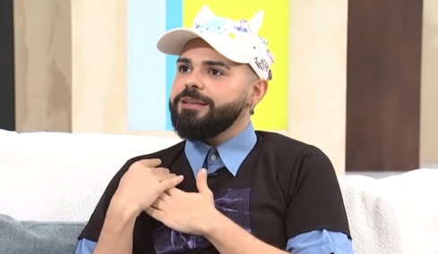 Ο Ακύλας στην πρώτη του συνέντευξη μετά τη Eurovision: Ένιωσα ότι έπρεπε να απολογηθώ, περίμενα ότι θα με λιθοβολήσουν στο Σύνταγμα

