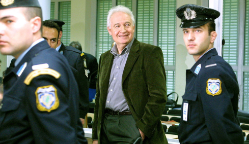 Αλέξανδρος Γιωτόπουλος: Ο αμετανόητος αρχηγός της 17Ν ελεύθερος και με... διδακτορικό