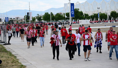 Σε ρυθμούς Final Four η Αθήνα: Κοκκινίζουν το T-Center οι οπαδοί του Ολυμπιακού - Αναχώρησε από το ξενοδοχείο η αποστολή των Πειραιωτών, οι 12 του Μπαρτζώκα