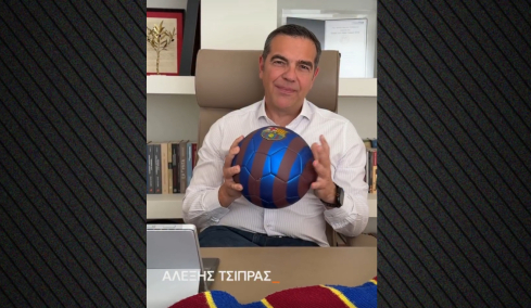 Ο Τσίπρας αποκάλυψε τα χρώματα του κόμματός του: Το μπλε της πατρίδας μας και το κόκκινο των αγώνων μας