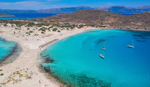 6 παραλίες ιδανικές για οικογένειες σε 6 διαχρονικούς προορισμούς
