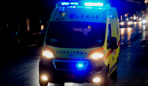 Νεαρή γυναίκα έπεσε από τον 6ο όροφο στο Μοναστηράκι, παρελήφθη εν ζωή από το ΕΚΑΒ