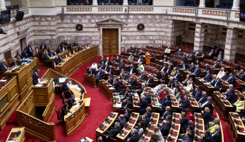 Απέραντο φρενοκομείο στη Βουλή με 10 κόμματα: Από ΨΕΚ, ρωσόφιλους, θρησκόληπτους έως κομμάτια και θρύψαλα της Αριστεράς