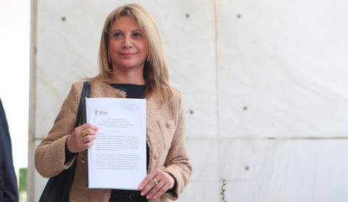 Στον Άρειο Πάγο η Καρυστιανού για την ιδρυτική διακήρυξη της Ελπίδας για τη Δημοκρατία: «Καλούμε όσους θέλουν την αλλαγή να έρθουν δίπλα μας»