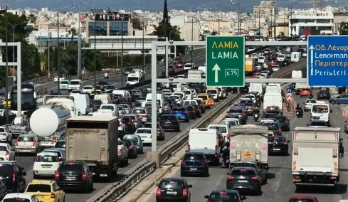 Έξοδος Αγίου Πνεύματος: Μετ' εμποδίων η κίνηση στον Κηφισό, καθυστερήσεις στην Αττική Οδό,  δυσκολίες στην Αθηνών - Κορίνθου
