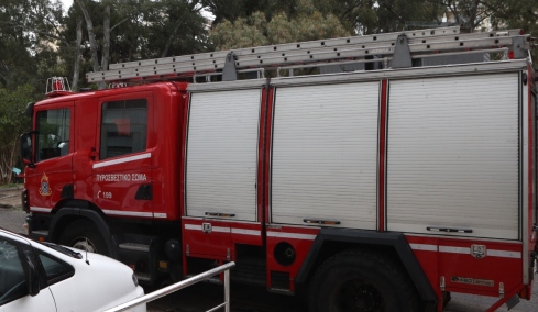 Φωτιά τώρα στον Λυκαβηττό και διακοπή της κυκλοφορίας