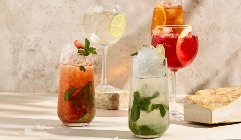 Τα πιο εύκολα καλοκαιρινά cocktails με 3 υλικά