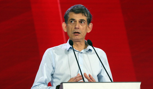 Ο Καρανίκας αποδομεί Τσίπρα και... συμπαράταξη: «Μπουρδολογία ακαδημαϊκού επιπέδου, ένα Άρλεκιν για ν' αγαπηθούμε»