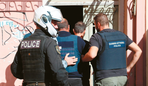 Οι «15 οικογένειες» της Κρήτης - Όπλα, εκβιασμοί, ΟΠΕΚΕΠΕ και ομερτά