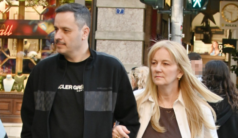 Αλέξανδρος Τσουβέλας: Η βόλτα με τη γλύπτρια σύντροφό του Ευαγγελία Καρύδη, δείτε φωτογραφίες