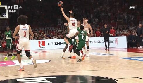 Το αδιανόητο buzzer beater του Παπανικολάου από το κέντρο κόντρα στον Παναθηναϊκό, δείτε βίντεο 