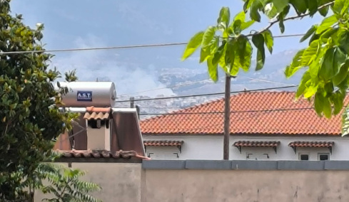 Φωτιά τώρα στη Φιλοθέη Αττικής, επιχειρούν 47 πυροσβέστες με 10 οχήματα - Σηκώθηκαν δύο ελικόπτερα